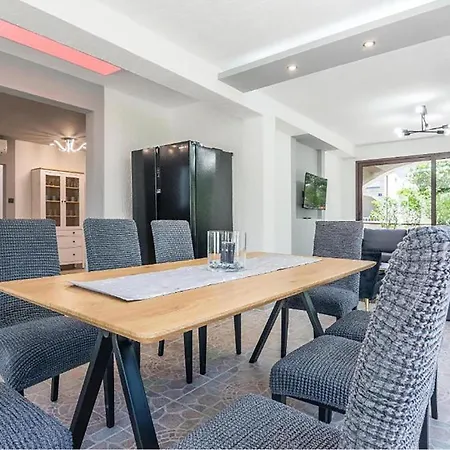 Awesome In With Heated Swimming Pool Holiday home *