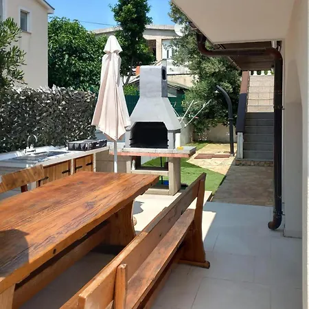 Holiday home Awesome In With Heated Swimming Pool Vir