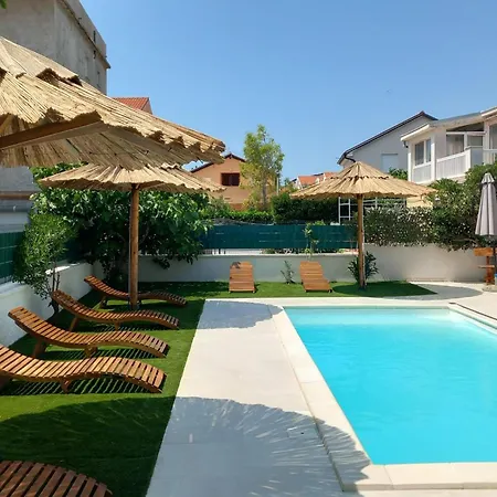 Awesome In With Heated Swimming Pool Holiday home *
