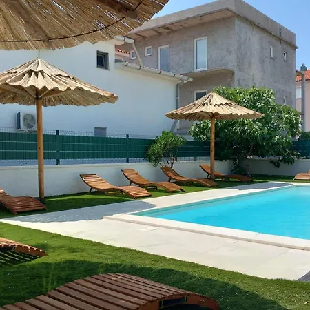 Awesome In With Heated Swimming Pool Holiday home Vir